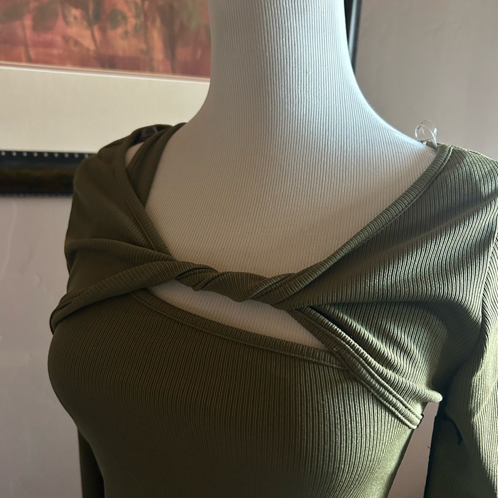 Olive Green Long Sleeve Top NWT - Picture 6 of 7